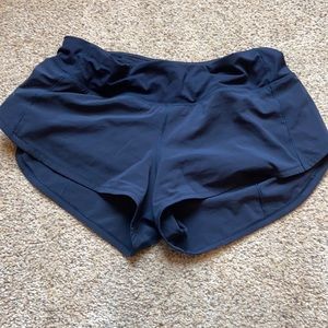 lululemon size 6 sped up short length 2.5”